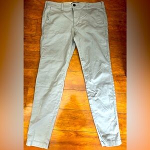 Mens size 34/32 Hollister shinny chinos